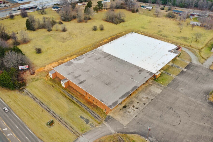 More Photos Of 2473 Durham Rd, Roxboro Warehouse For Lease