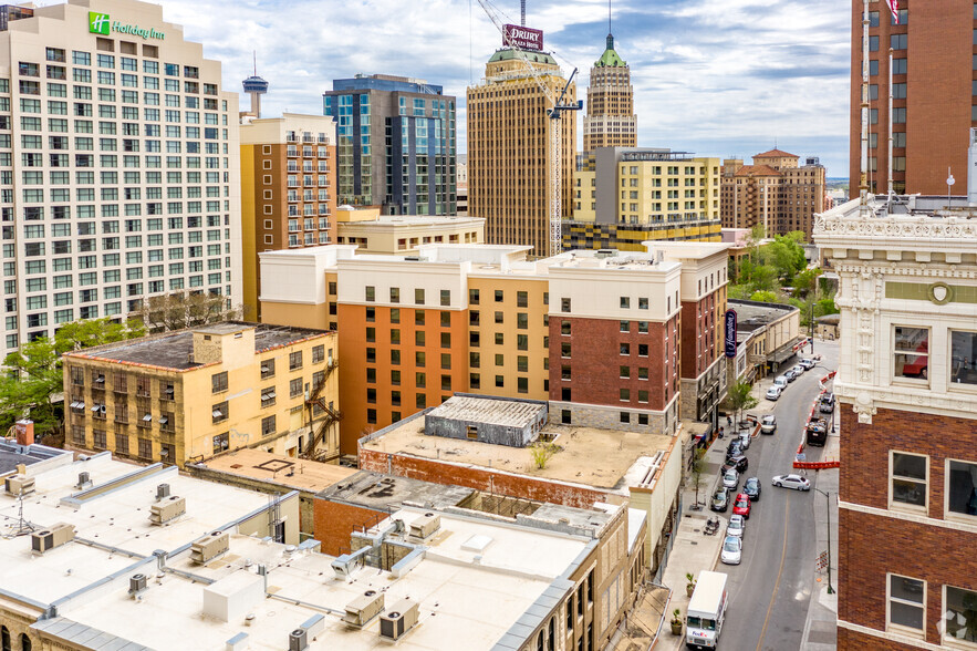 Primary Photo Of 118 Soledad St, San Antonio Hotel For Lease