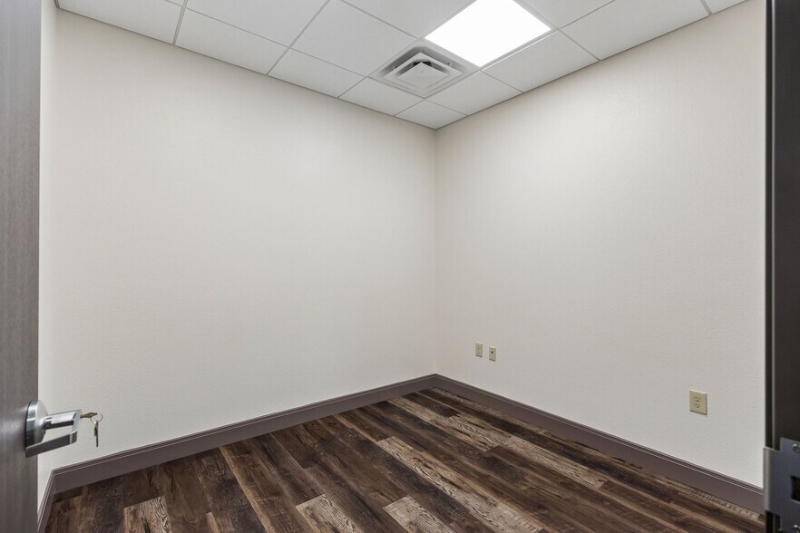 More Photos Of 4358 Lockhill Selma Rd, Shavano Park Medical For Lease