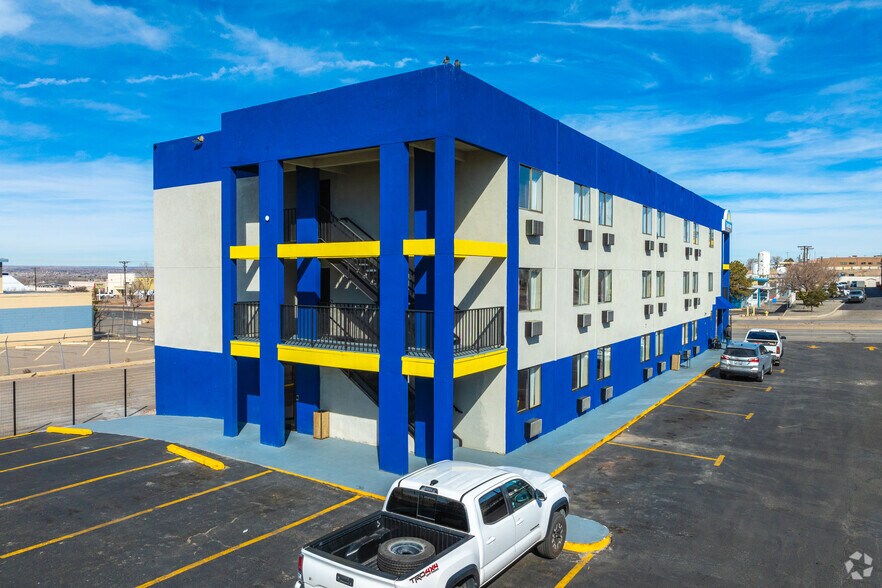 More Photos Of 1520 Candelaria Rd NE, Albuquerque Hotel For Sale