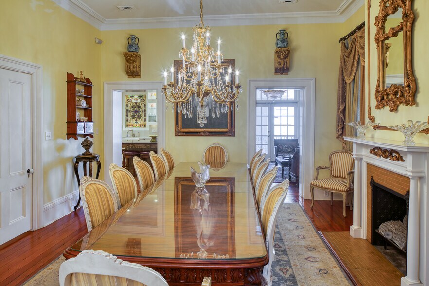 More Photos Of 14 E Taylor St, Savannah Specialty For Sale