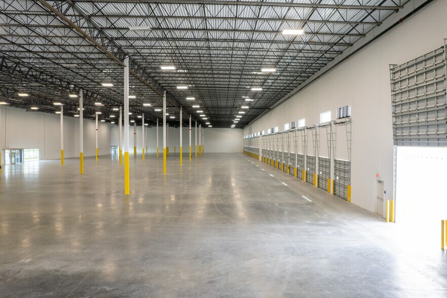 More Photos Of 8593 NW 96th St, Medley Unknown For Lease