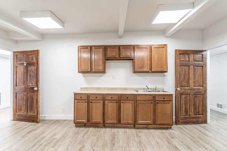 More Photos Of 1230 N Jefferson St, Anaheim Light Distribution For Sale