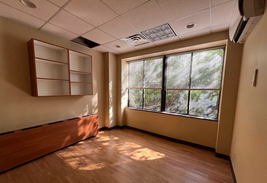 More Photos Of 130 W 79th St, New York Apartments For Lease