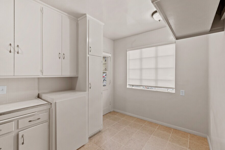 More Photos Of 123-129 N Jackson St, Glendale Apartments For Sale