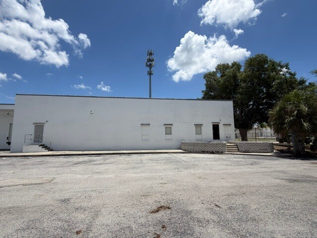 More Photos Of 2601 75th St N, Saint Petersburg Industrial For Lease