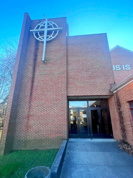 More Photos Of 4417 Douglas St NE, Washington Religious Facility For Sale