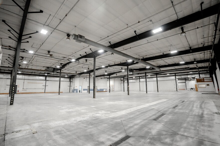 More Photos Of 811 Pine St, Saint Croix Falls Manufacturing For Lease