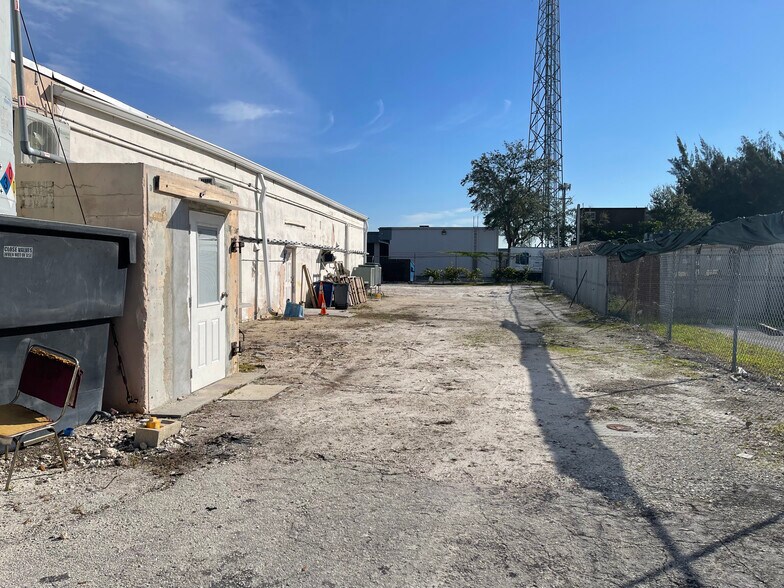 More Photos Of 4410 Peters Rd, Plantation General Retail For Sale