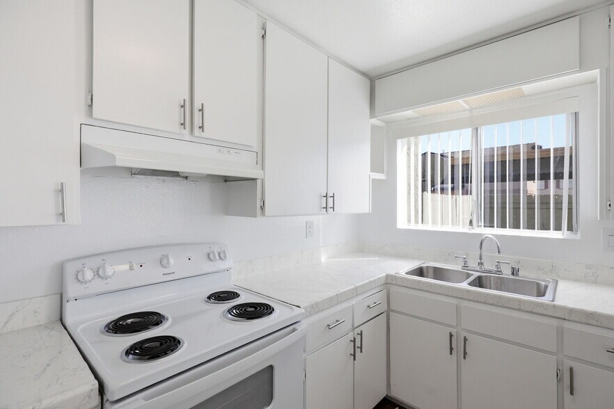 More Photos Of 725 N Fig St, Escondido Apartments For Sale