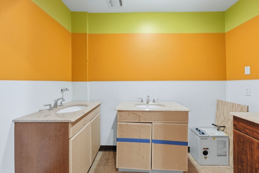 More Photos Of 5405 Bergenline Ave, West New York Storefront Retail Office For Lease