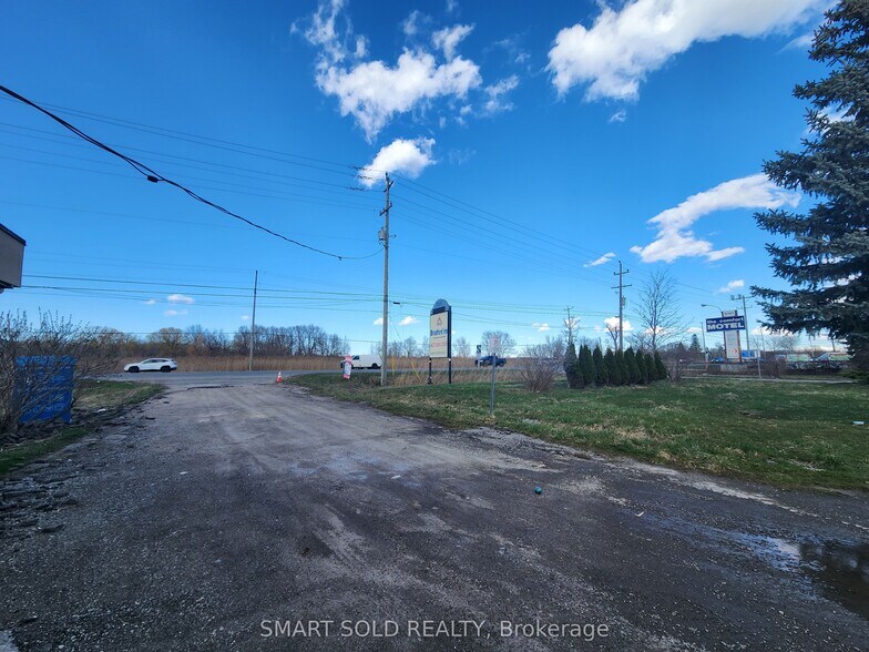 More Photos Of 20590 Highway 11, Bradford West Gwillimbury Hotel For Sale