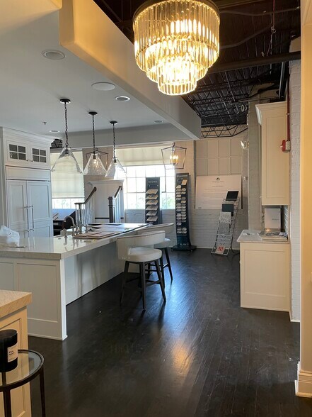 More Photos Of 1007 Tower Ct, Winnetka Service For Lease