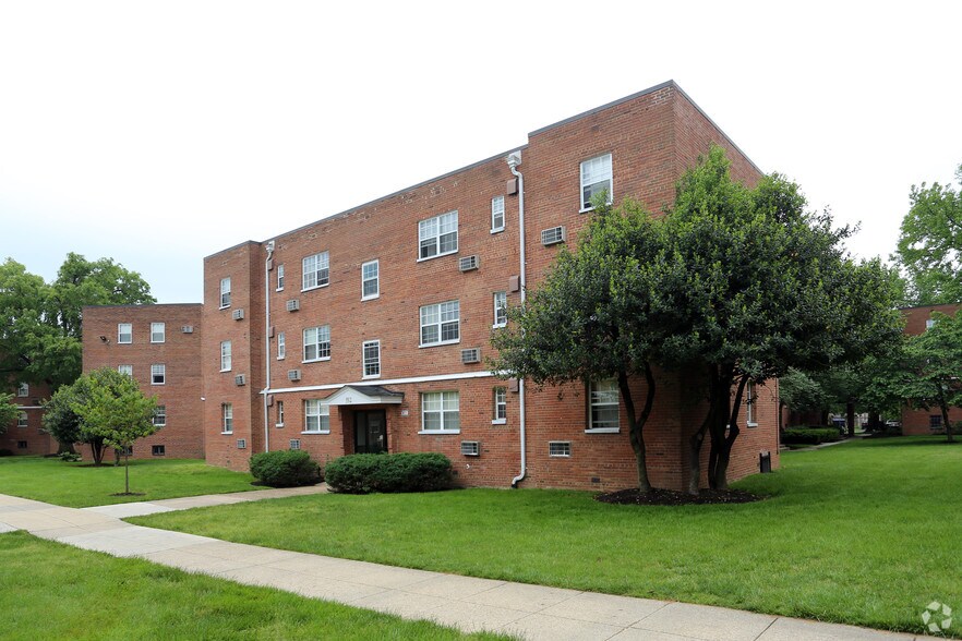 More Photos Of 3301 Chillum Rd, Mount Rainier Apartments For Sale