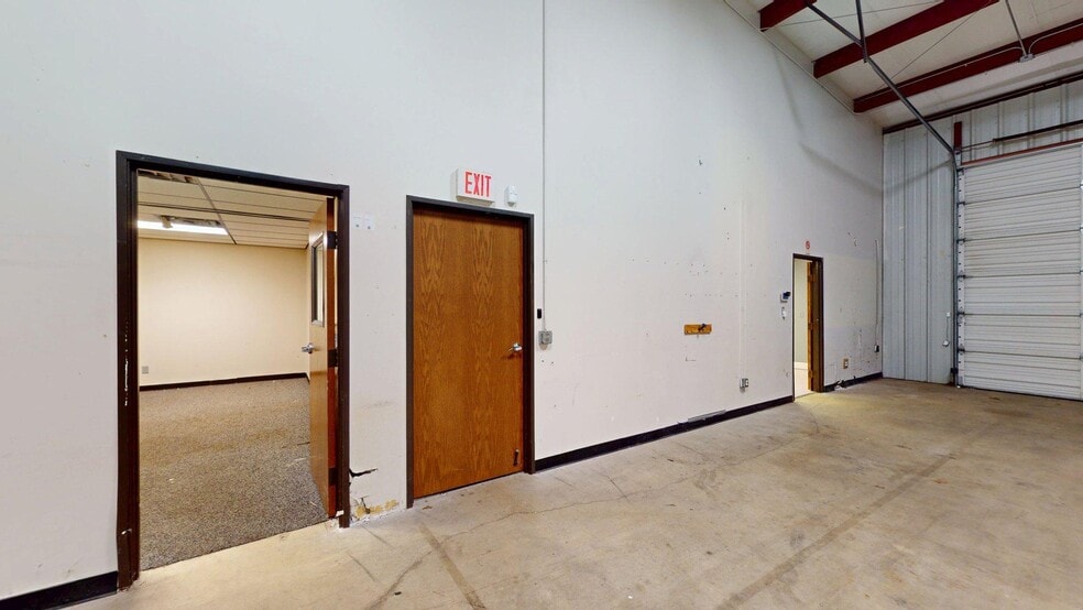 More Photos Of 2109 N Yellowood Ave, Broken Arrow Light Distribution For Lease