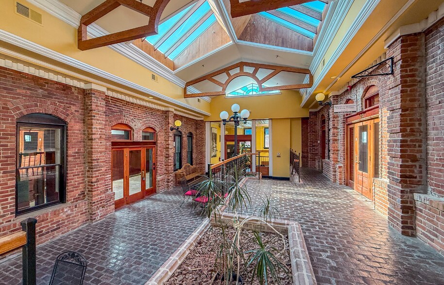 More Photos Of 114 Market St SE, Roanoke Storefront Retail Office For Lease