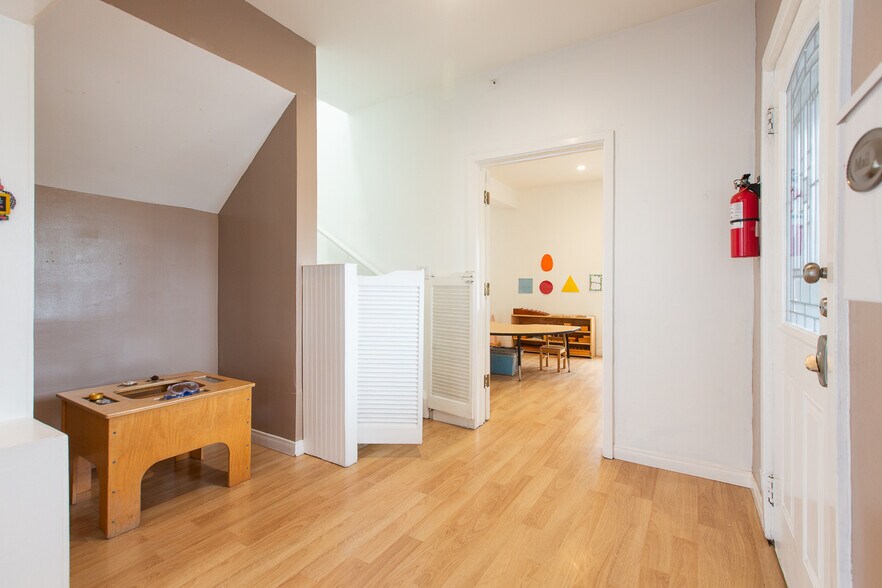 More Photos Of 757 Pier Ave, Santa Monica Office For Sale