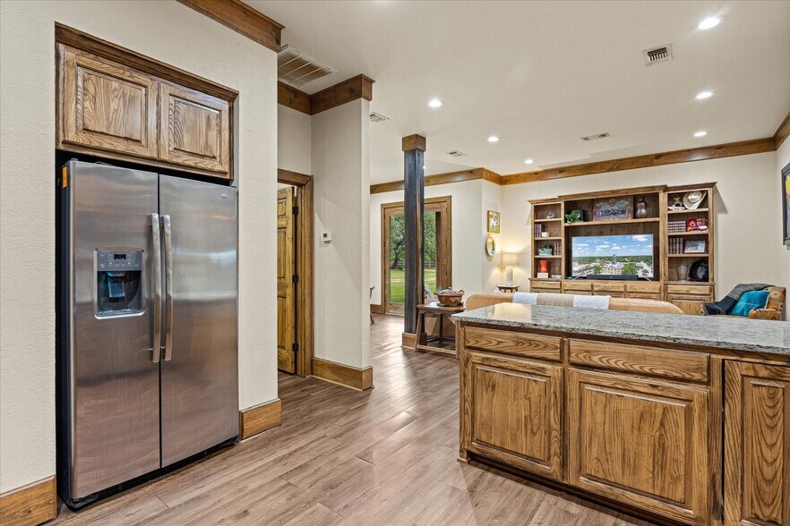 More Photos Of 1904 Floyd Rd, Weatherford Specialty For Sale