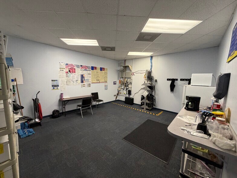 More Photos Of 2910 N Himes Ave, Tampa Unknown For Lease