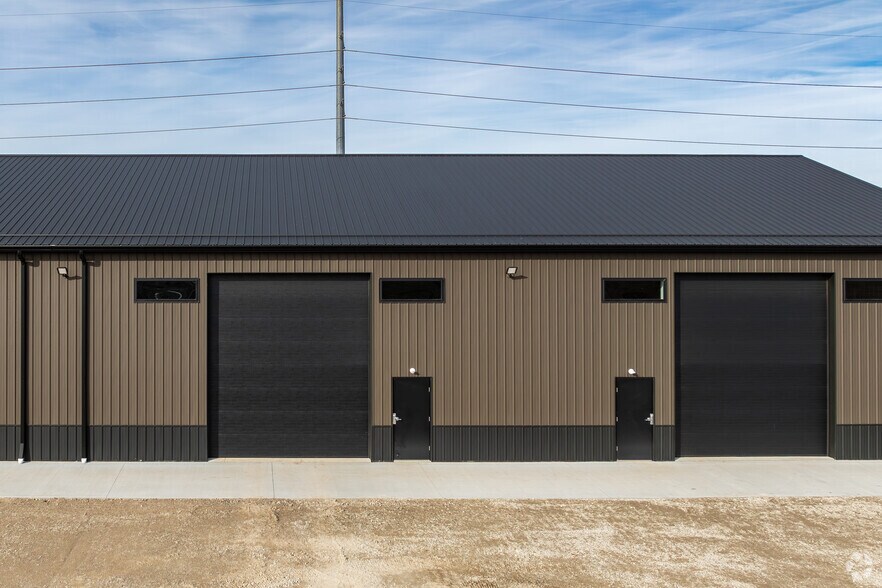 More Photos Of 25816 Duroc St, Circleville Flex For Sale