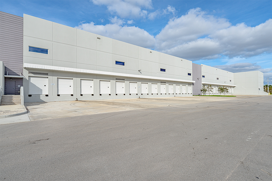More Photos Of 12000 NW 39 St, Coral Springs Unknown For Lease