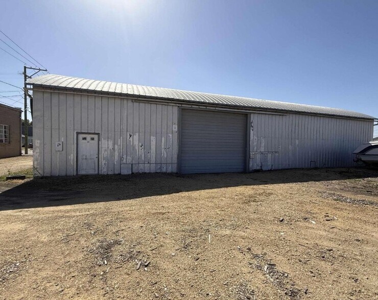 Primary Photo Of 1218 4th St, Fulton Warehouse For Sale