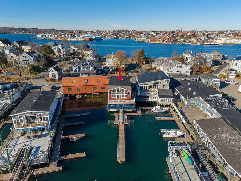 Primary Photo Of 73 Rocky Neck Ave, Gloucester Restaurant For Sale