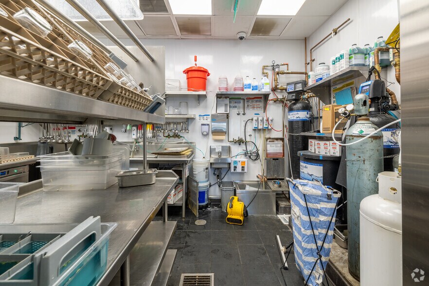 More Photos Of 2960 N Campbell Ave, Tucson Restaurant For Sale