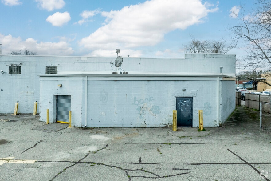 More Photos Of 1140 Willis Ave, Albertson Storefront For Sale