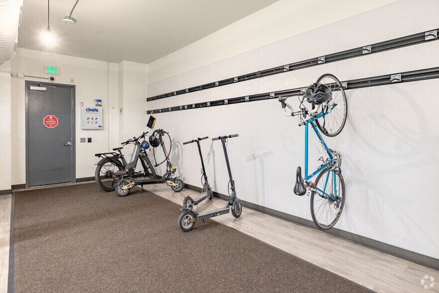 More Photos Of 1601 17th St, Denver Office For Sale