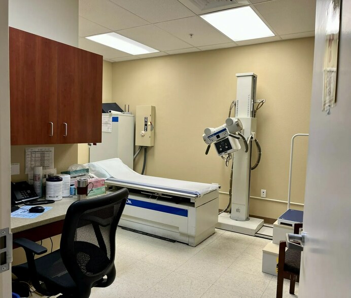 More Photos Of 836 Sunset Lake Blvd, Venice Medical For Sale