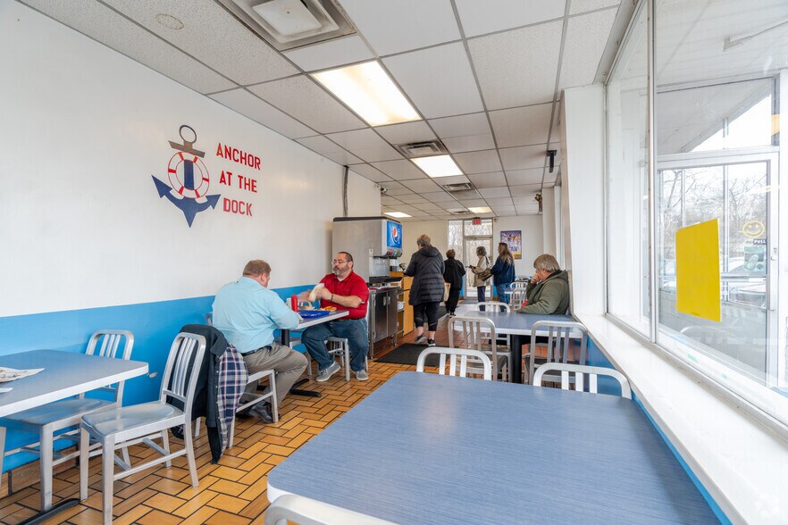 More Photos Of 1125 State St, New Albany Fast Food For Sale
