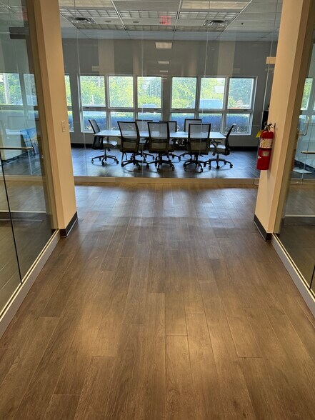More Photos Of 44 Apple St, Tinton Falls Office For Lease