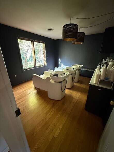 More Photos Of 419 York Rd, New Hope Freestanding For Sale