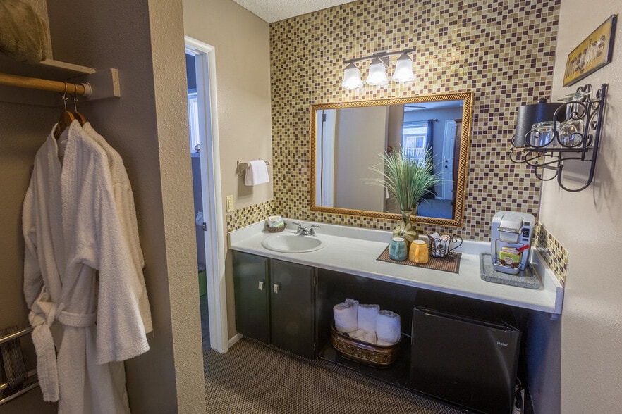 More Photos Of 1072 Ski Run Blvd, South Lake Tahoe Hotel For Sale