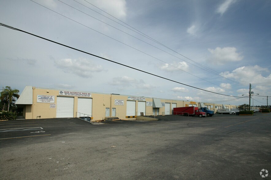 More Photos Of 5551-5595 NW 72nd Ave, Miami Warehouse For Lease