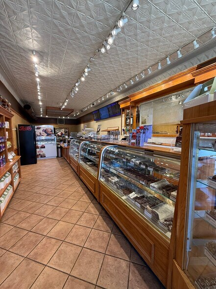 More Photos Of 50B S LaGrange Rd, La Grange Storefront For Lease