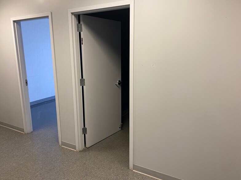 More Photos Of 225 N High St, Muncie Office For Sale