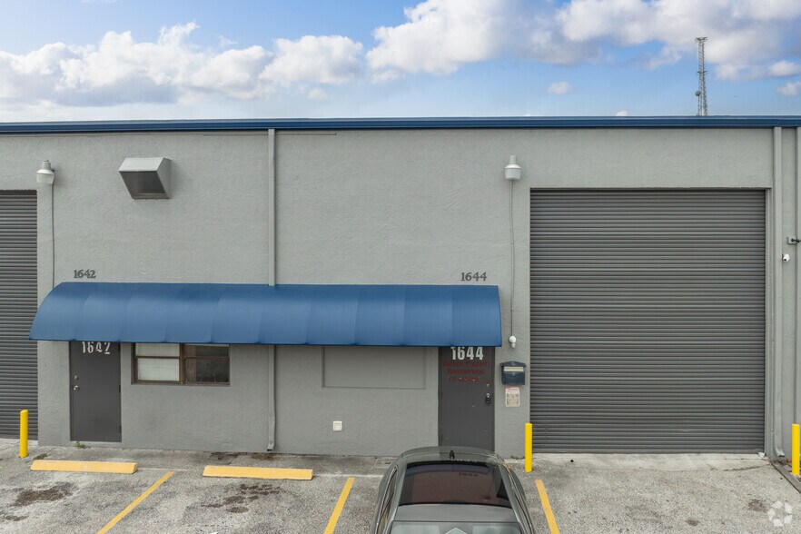 More Photos Of 1620-1646 SE Village Green Dr, Port, Port Saint Lucie Warehouse For Lease