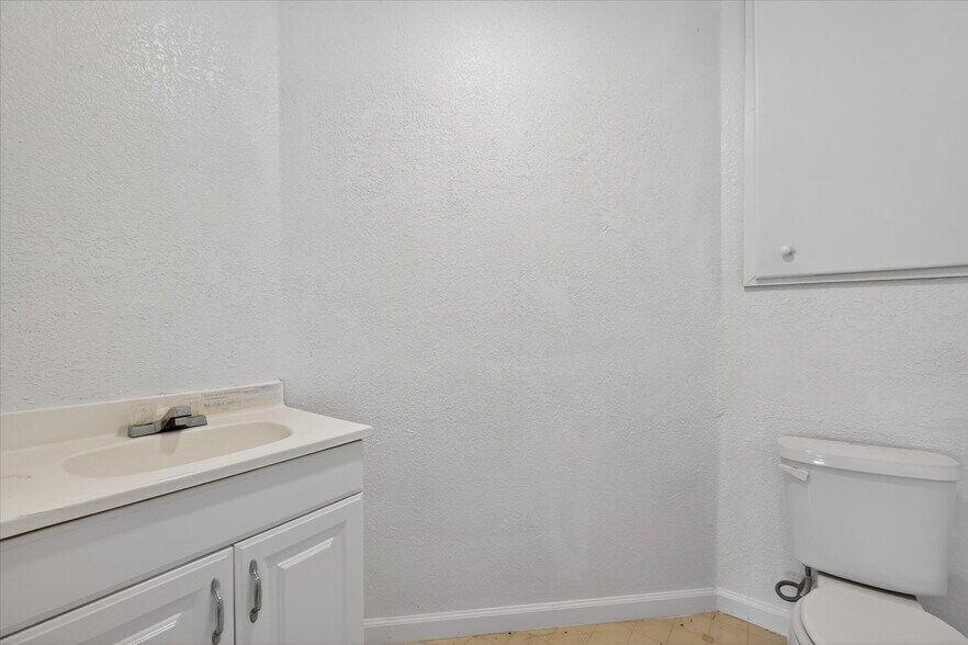 More Photos Of 936 E Highway 199, Springtown Freestanding For Sale