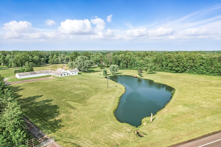 More Photos Of 4085 / 4086 State Route 422, Southington Showroom For Sale