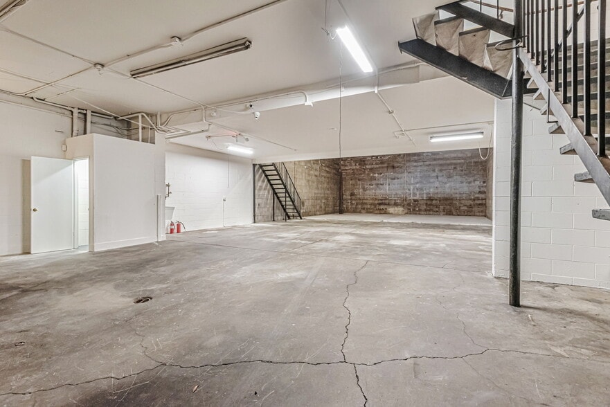 More Photos Of 2915 Keith St, San Francisco General Retail For Lease