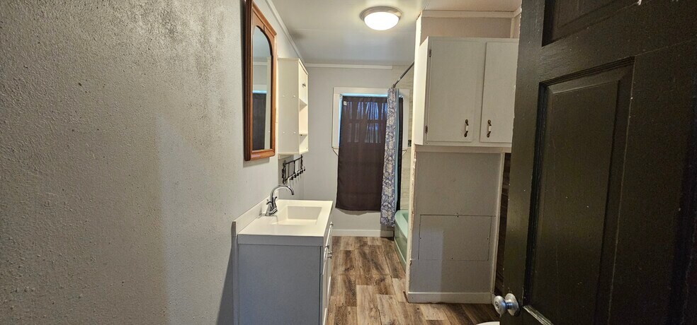 More Photos Of 401 E Pine St, Edgewood Office For Sale