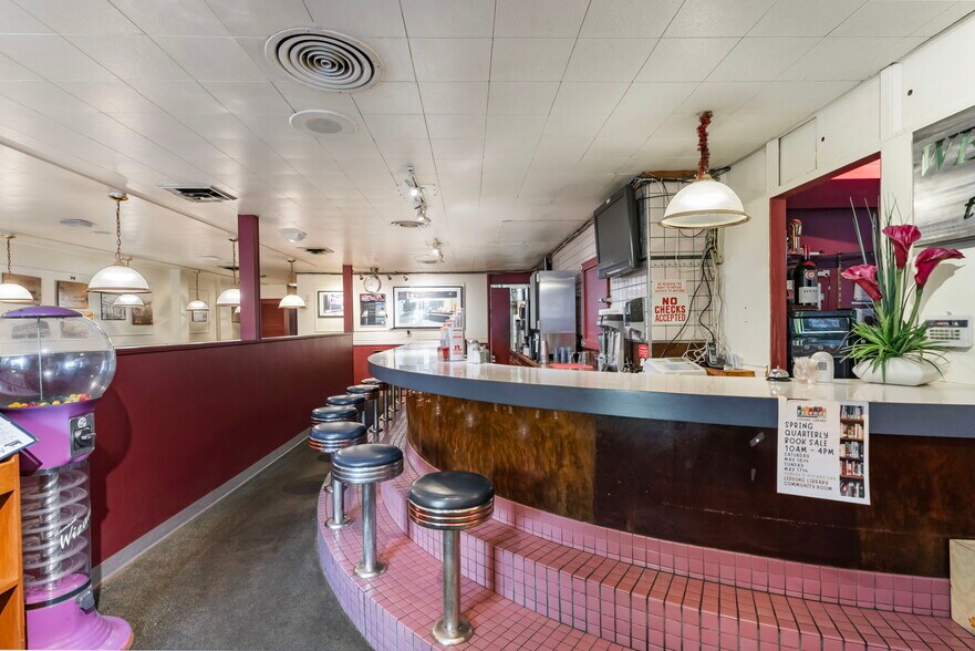 More Photos Of , Milwaukie General Retail For Sale