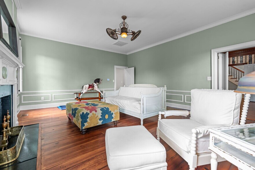 More Photos Of 202 W Main St, Sanford Office Residential For Lease