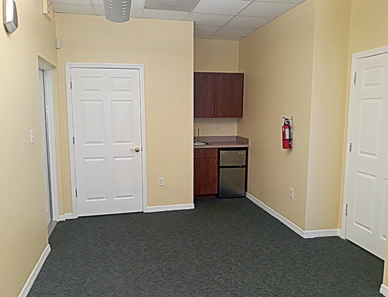 More Photos Of 316 E Bloomingdale Ave, Brandon Office For Lease