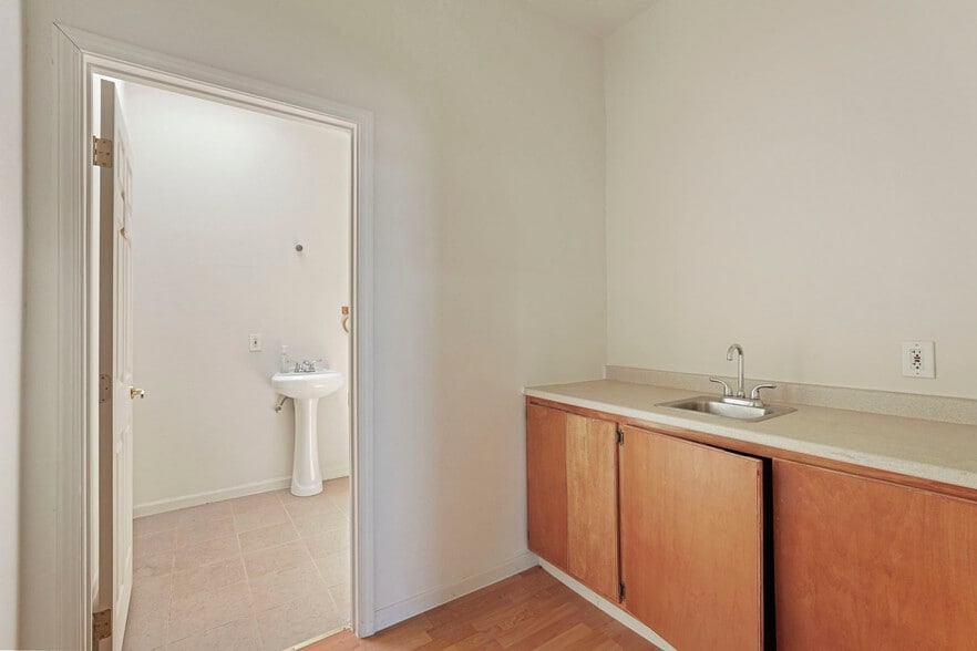 More Photos Of 2 N Main St, Lodi Storefront Retail Office For Sale