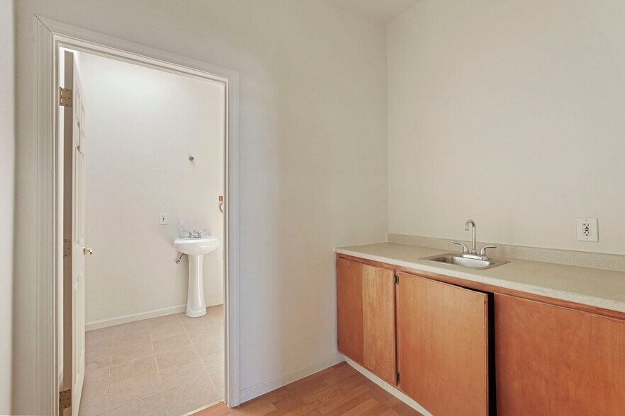 More Photos Of 2 N Main St, Lodi Storefront Retail Office For Sale