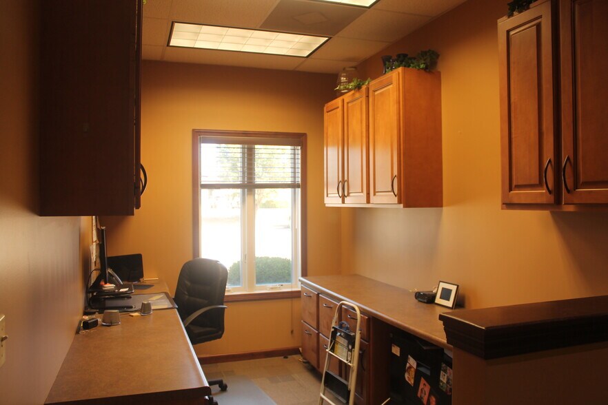 More Photos Of 1401 Financial Park, Carbondale Office For Sale