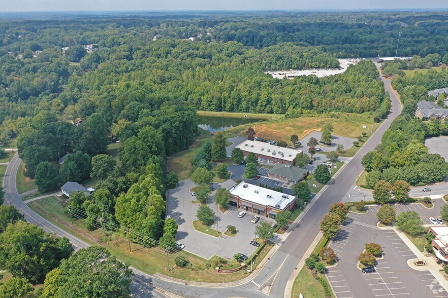 More Photos Of 6770-6782 River Center Dr, Clemmons Freestanding For Lease